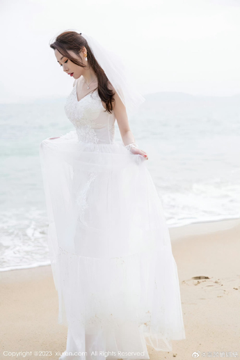 男生摸女生下面App下载二维码